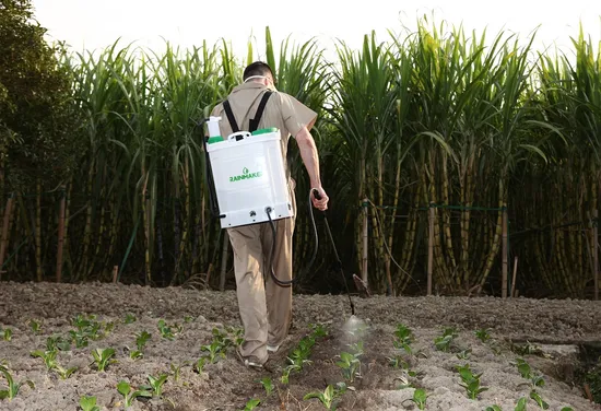 Rociador de mochila con batería para agricultura de 18 litros, rociador de mochila de China